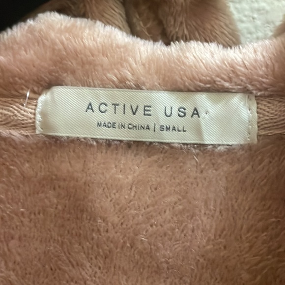 Fluffy Jacket || Brand: Active Usa || Size Small || Color: Pink (USED) - Picture 4 of 4